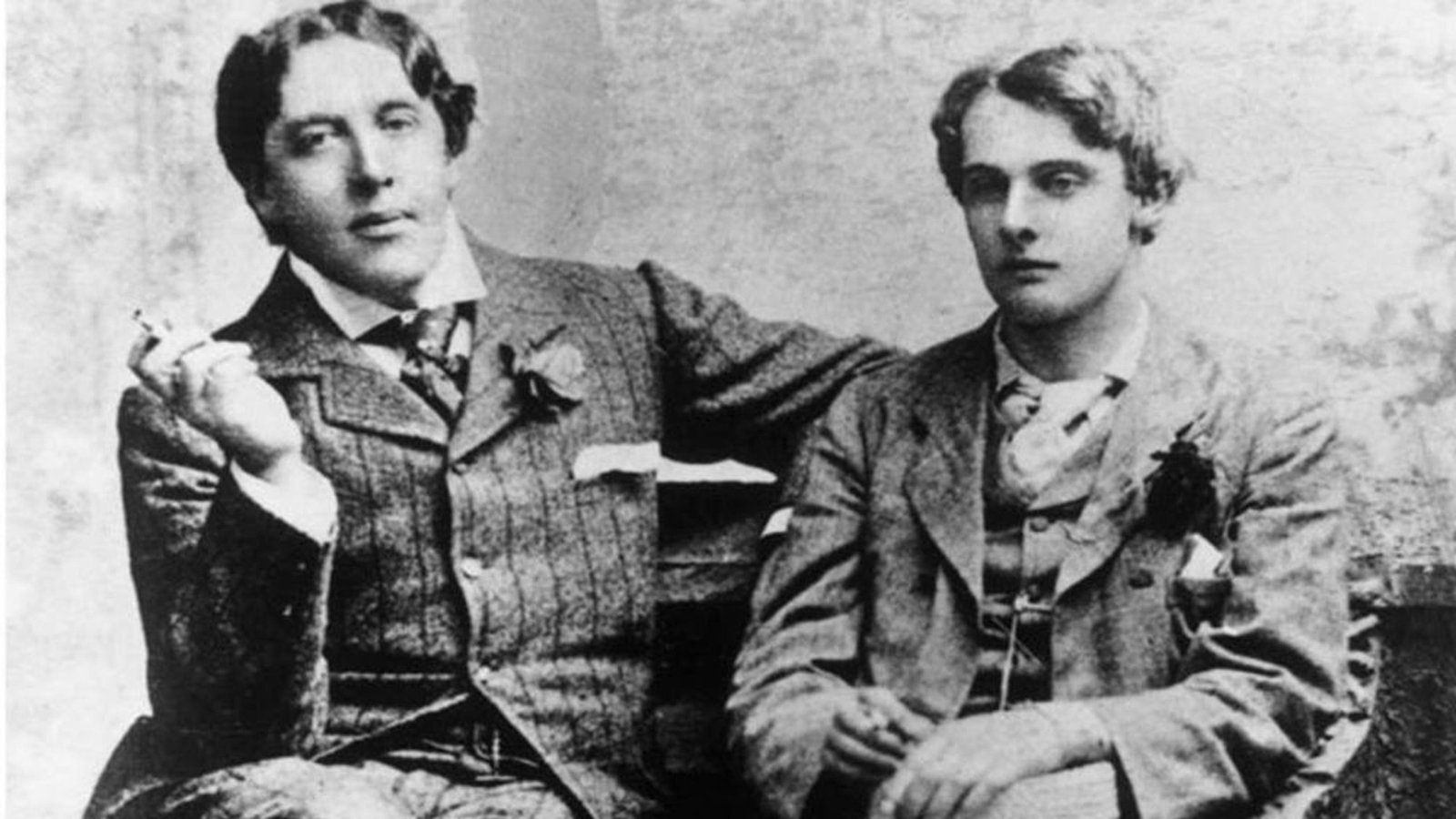 An Alphabetical Exchange of Intimacy between Alfred and Oscar